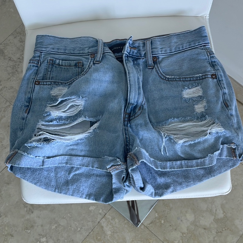 Really cute and comfy Jean shorts. Size 6. Great condition.